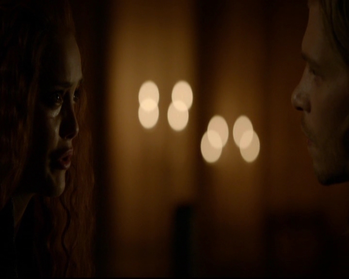 VampireDiariesWorld-dot-nl_TheOriginals_3x05TheAxemansLetters0603.jpg