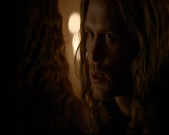 VampireDiariesWorld-dot-nl_TheOriginals_3x05TheAxemansLetters0719.jpg