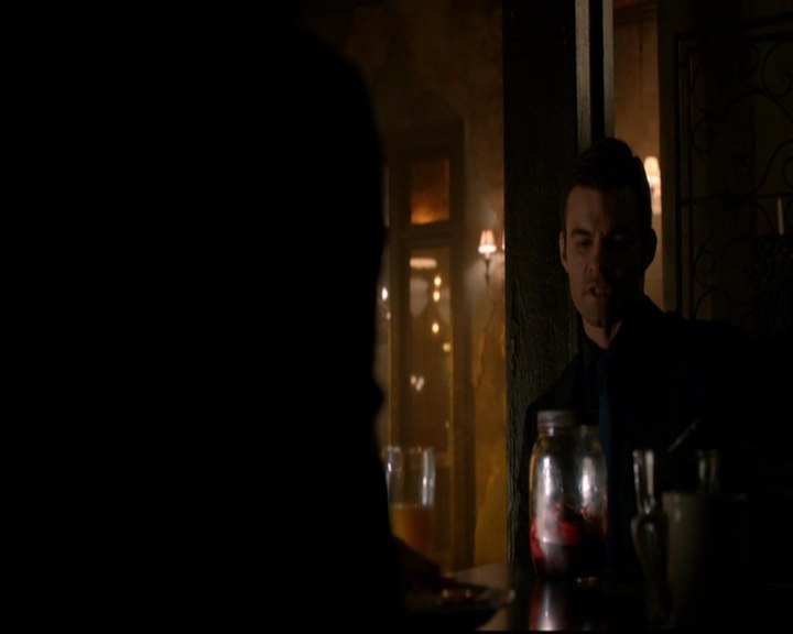 VampireDiariesWorld-dot-nl_TheOriginals_3x05TheAxemansLetters0806.jpg