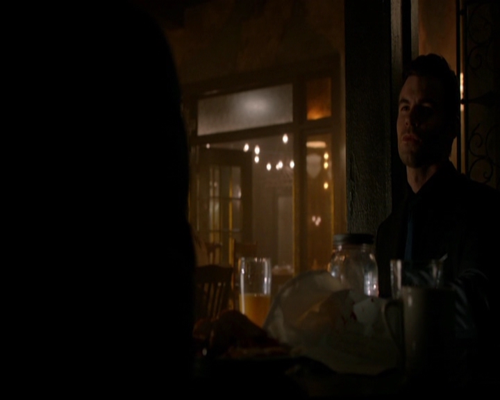 VampireDiariesWorld-dot-nl_TheOriginals_3x05TheAxemansLetters0875.jpg