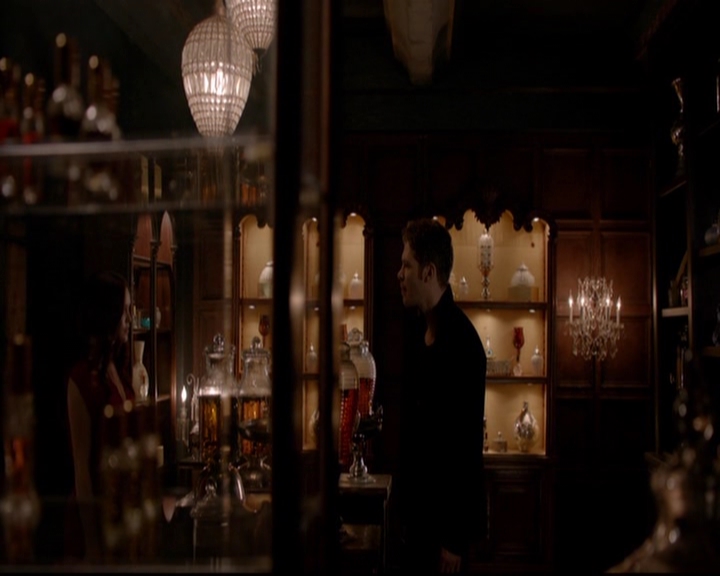 VampireDiariesWorld-dot-nl_TheOriginals_3x05TheAxemansLetters1017.jpg