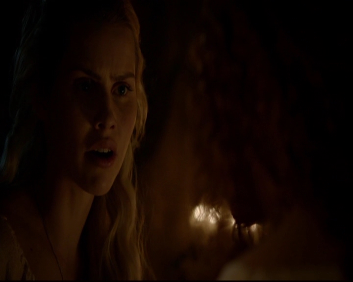 VampireDiariesWorld-dot-nl_TheOriginals_3x05TheAxemansLetters1101.jpg