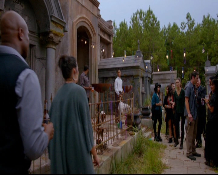 VampireDiariesWorld-dot-nl_TheOriginals_3x05TheAxemansLetters1224.jpg