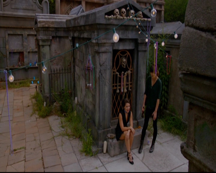 VampireDiariesWorld-dot-nl_TheOriginals_3x05TheAxemansLetters1235.jpg