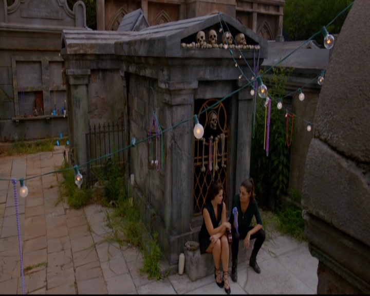 VampireDiariesWorld-dot-nl_TheOriginals_3x05TheAxemansLetters1303.jpg