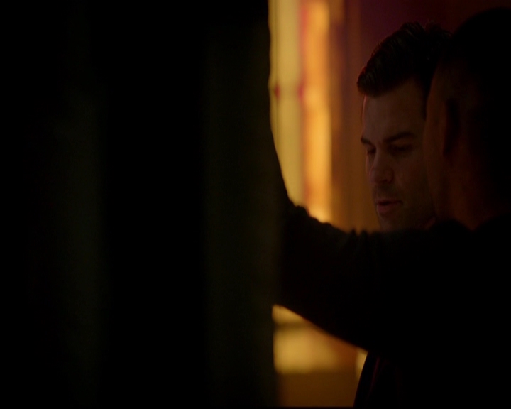 VampireDiariesWorld-dot-nl_TheOriginals_3x05TheAxemansLetters1338.jpg