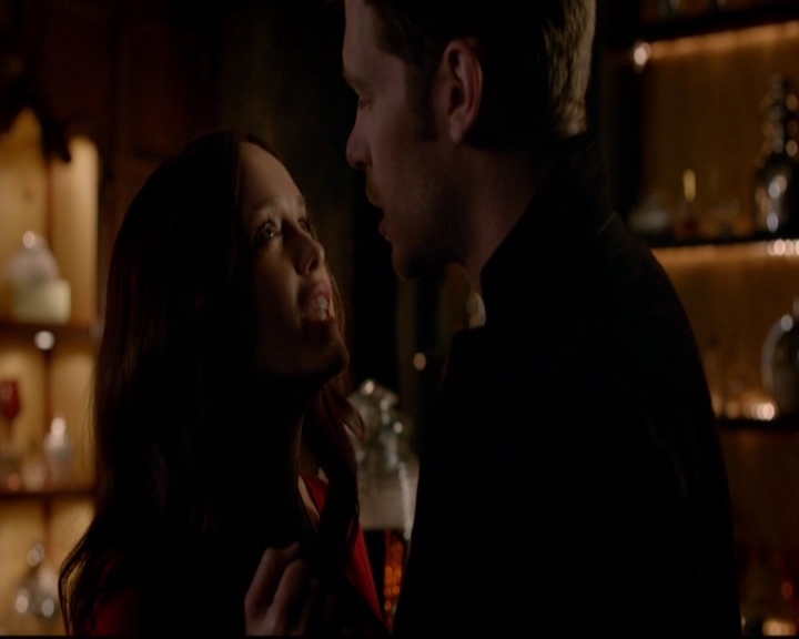 VampireDiariesWorld-dot-nl_TheOriginals_3x05TheAxemansLetters1370.jpg