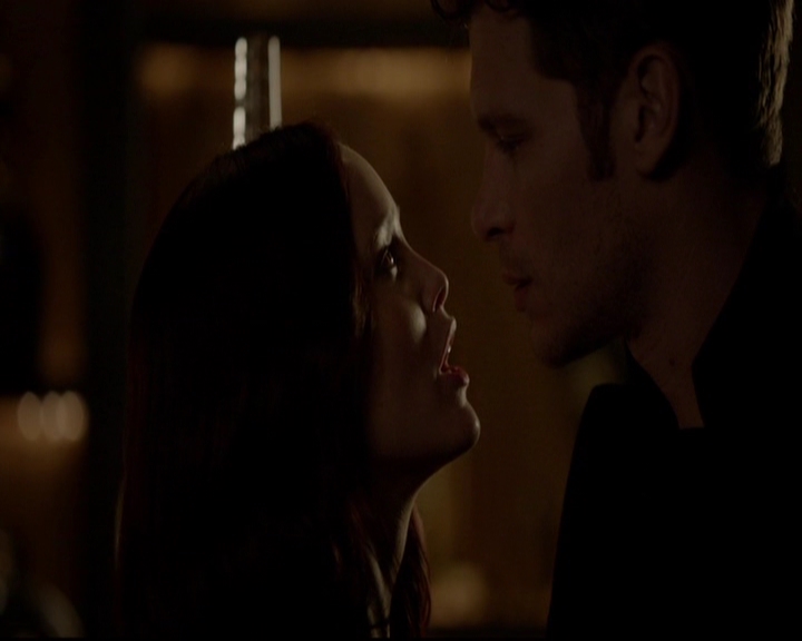 VampireDiariesWorld-dot-nl_TheOriginals_3x05TheAxemansLetters1372.jpg