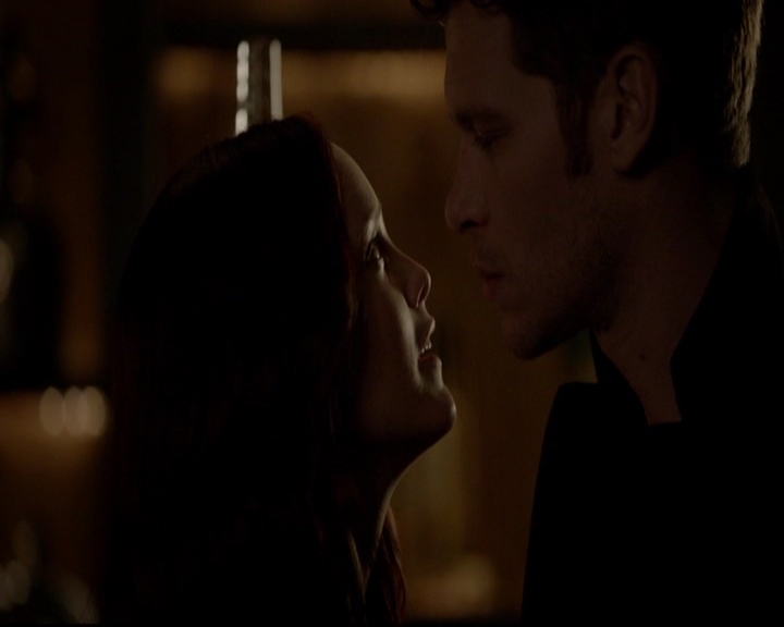 VampireDiariesWorld-dot-nl_TheOriginals_3x05TheAxemansLetters1373.jpg