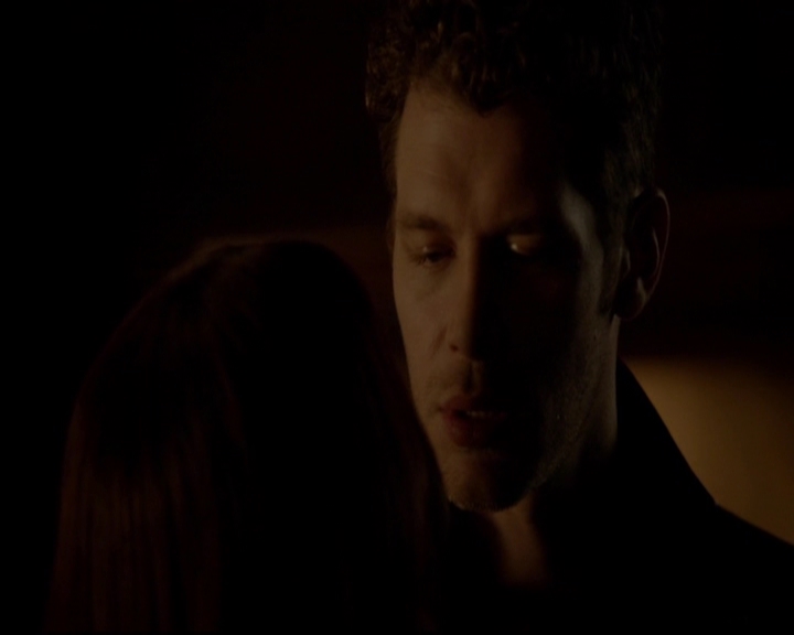 VampireDiariesWorld-dot-nl_TheOriginals_3x05TheAxemansLetters1379.jpg