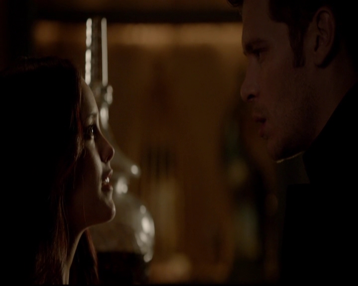 VampireDiariesWorld-dot-nl_TheOriginals_3x05TheAxemansLetters1433.jpg