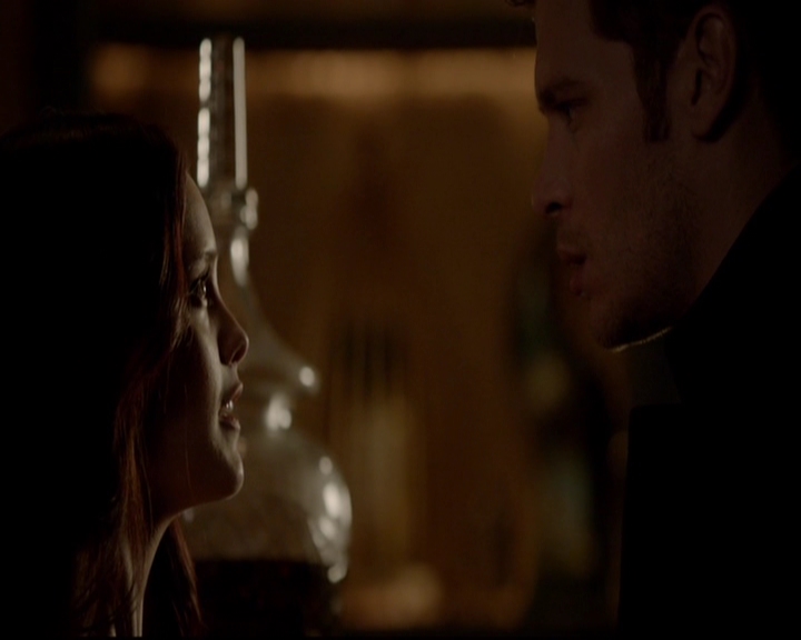 VampireDiariesWorld-dot-nl_TheOriginals_3x05TheAxemansLetters1434.jpg