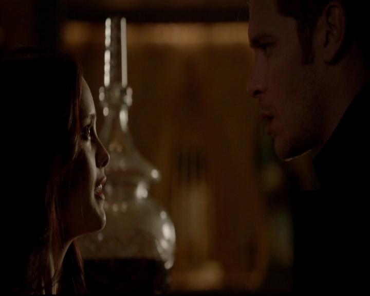 VampireDiariesWorld-dot-nl_TheOriginals_3x05TheAxemansLetters1435.jpg