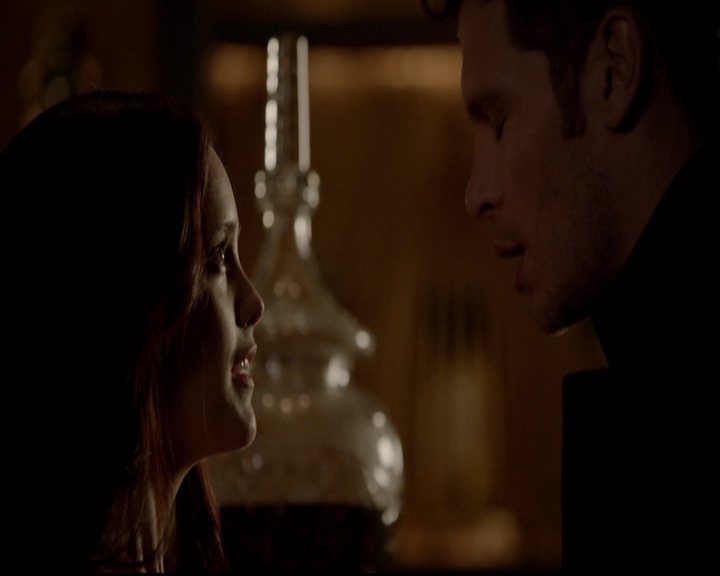 VampireDiariesWorld-dot-nl_TheOriginals_3x05TheAxemansLetters1437.jpg