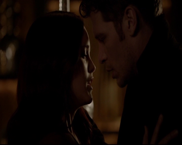 VampireDiariesWorld-dot-nl_TheOriginals_3x05TheAxemansLetters1578.jpg