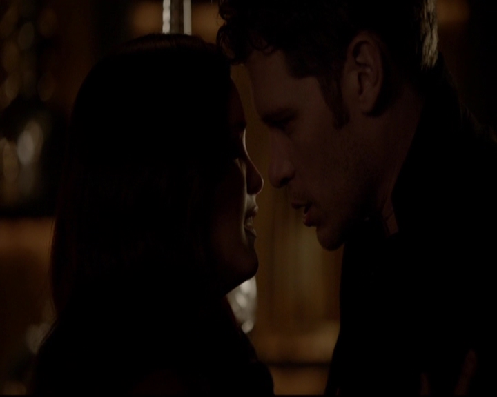 VampireDiariesWorld-dot-nl_TheOriginals_3x05TheAxemansLetters1579.jpg