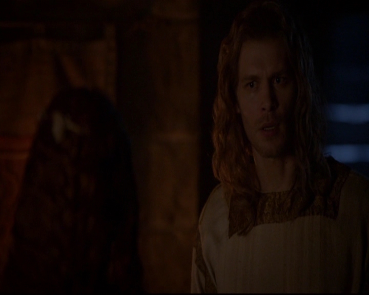 VampireDiariesWorld-dot-nl_TheOriginals_3x05TheAxemansLetters1623.jpg