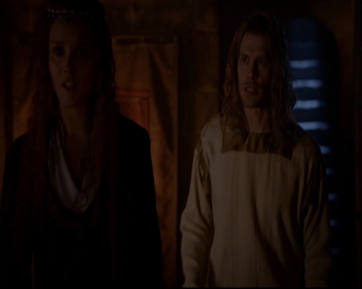 VampireDiariesWorld-dot-nl_TheOriginals_3x05TheAxemansLetters1645.jpg