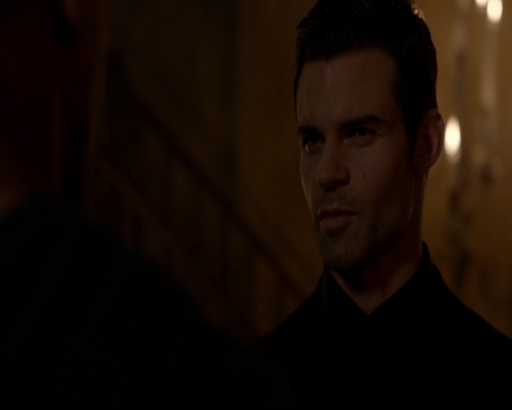 VampireDiariesWorld-dot-nl_TheOriginals_3x05TheAxemansLetters1974.jpg