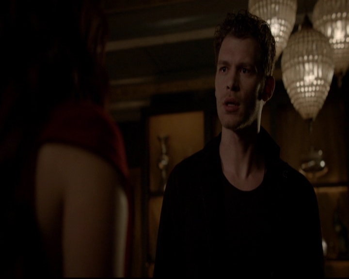 VampireDiariesWorld-dot-nl_TheOriginals_3x05TheAxemansLetters1987.jpg