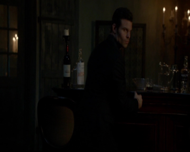 VampireDiariesWorld-dot-nl_TheOriginals_3x05TheAxemansLetters2205.jpg