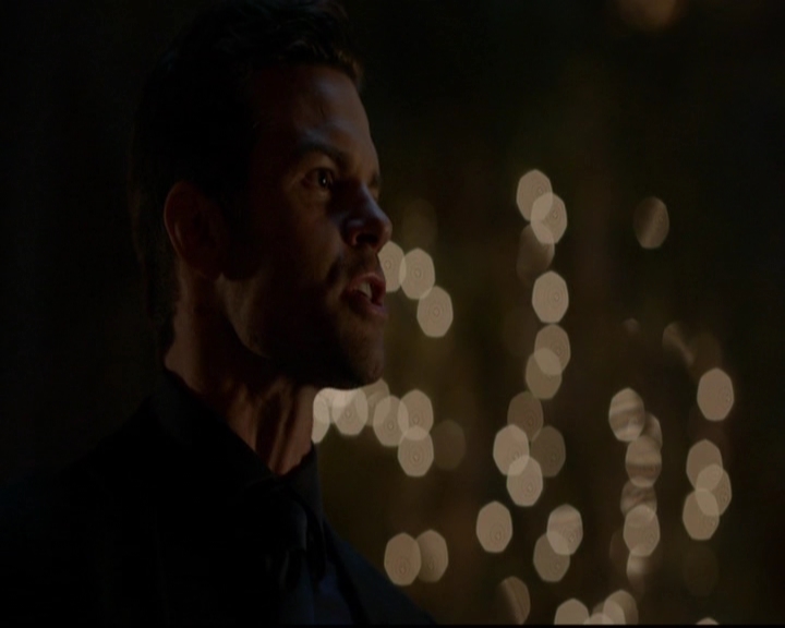 VampireDiariesWorld-dot-nl_TheOriginals_3x05TheAxemansLetters2233.jpg