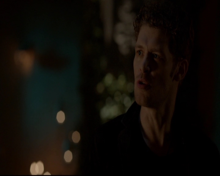 VampireDiariesWorld-dot-nl_TheOriginals_3x05TheAxemansLetters2246.jpg