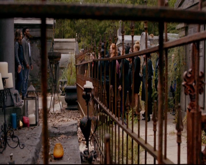 VampireDiariesWorld-dot-nl_TheOriginals_3x07OutOfTheEasy1310.jpg