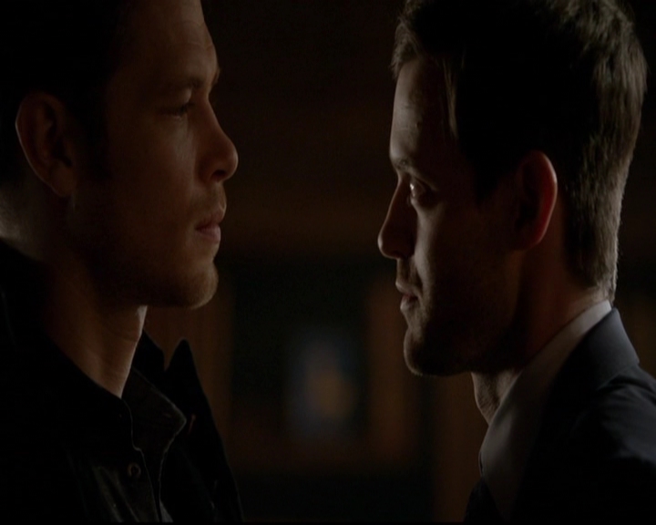 VampireDiariesWorld-dot-nl_TheOriginals_3x07OutOfTheEasy1380.jpg