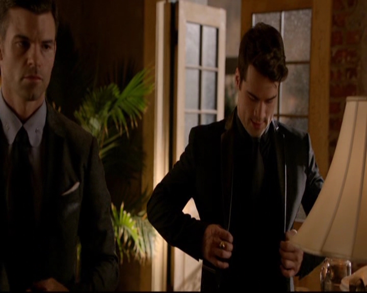 VampireDiariesWorld-dot-nl_TheOriginals_3x07OutOfTheEasy1407.jpg