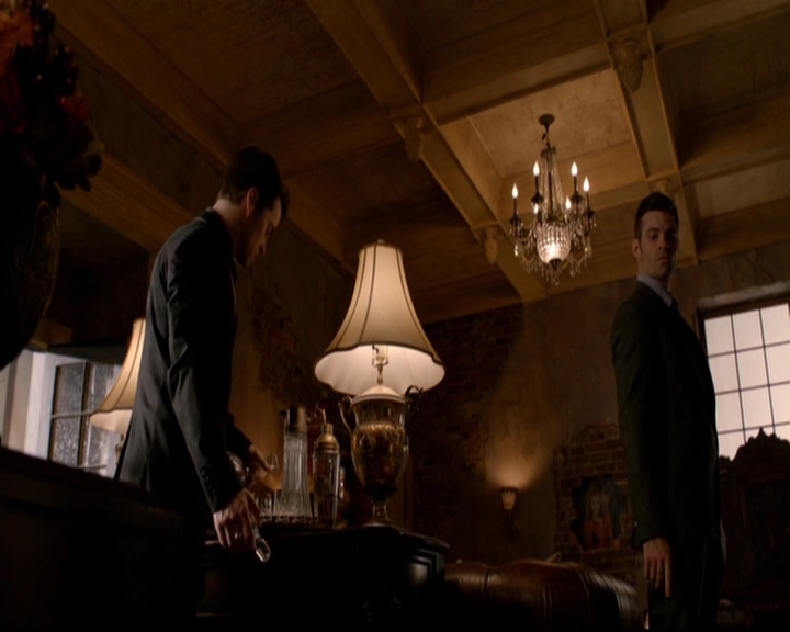 VampireDiariesWorld-dot-nl_TheOriginals_3x07OutOfTheEasy1416.jpg