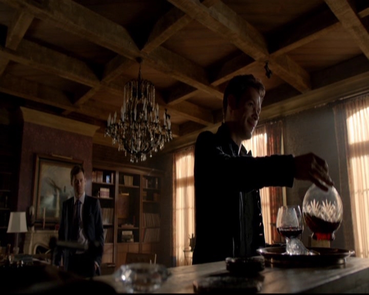 VampireDiariesWorld-dot-nl_TheOriginals_3x07OutOfTheEasy1677.jpg