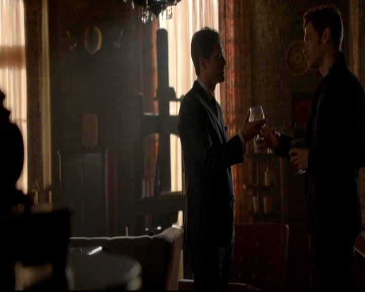 VampireDiariesWorld-dot-nl_TheOriginals_3x07OutOfTheEasy1683.jpg