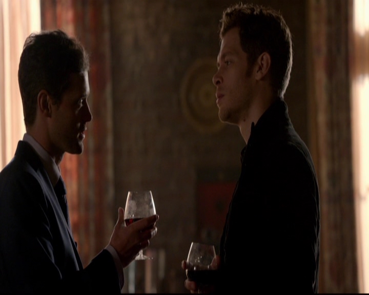 VampireDiariesWorld-dot-nl_TheOriginals_3x07OutOfTheEasy1695.jpg