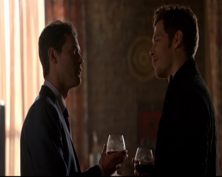 VampireDiariesWorld-dot-nl_TheOriginals_3x07OutOfTheEasy1721.jpg