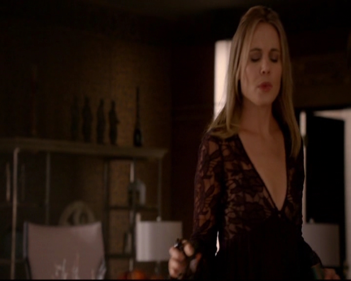 VampireDiariesWorld-dot-nl_TheOriginals_3x07OutOfTheEasy1918.jpg