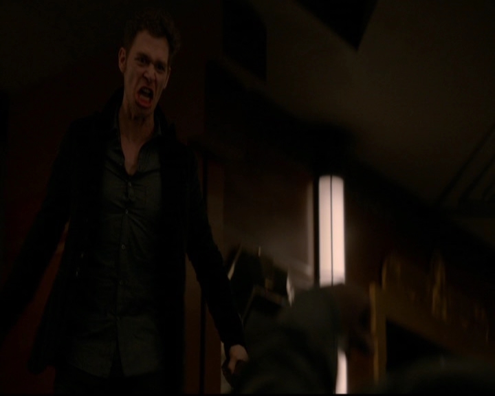 VampireDiariesWorld-dot-nl_TheOriginals_3x07OutOfTheEasy2000.jpg