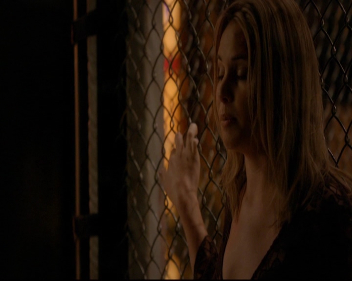 VampireDiariesWorld-dot-nl_TheOriginals_3x08TheOtherGirlInNewOrleans1211.jpg