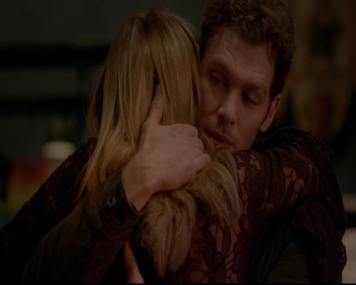 VampireDiariesWorld-dot-nl_TheOriginals_3x08TheOtherGirlInNewOrleans1819.jpg