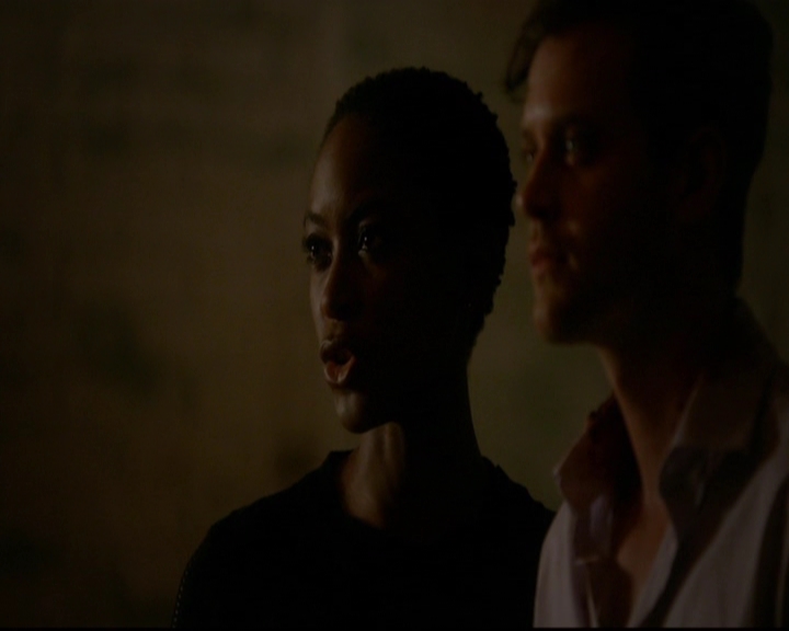 VampireDiariesWorld-dot-nl_TheOriginals_3x08TheOtherGirlInNewOrleans1921.jpg