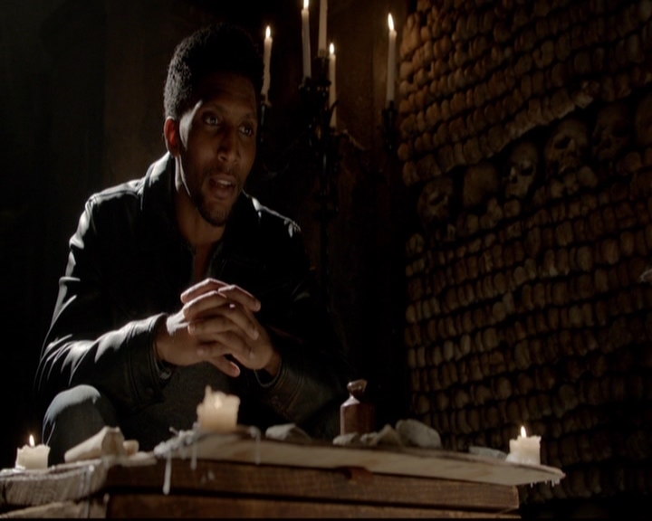 VampireDiariesWorld-dot-nl_TheOriginals_3x12DeadAngels0916.jpg