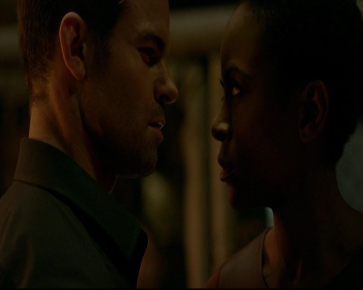 VampireDiariesWorld-dot-nl_TheOriginals_3x12DeadAngels1160.jpg