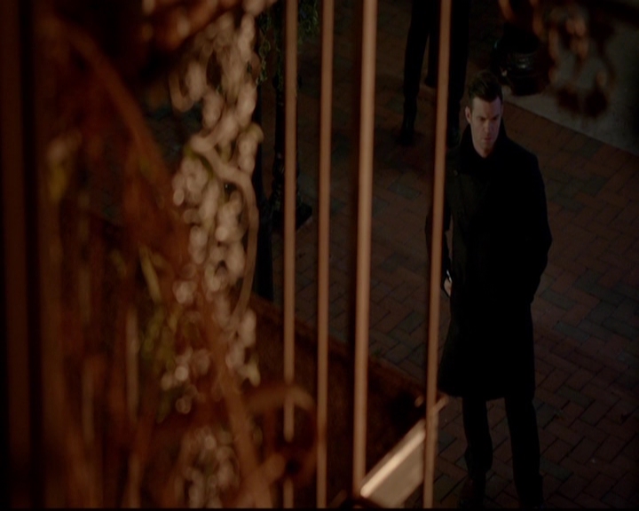 VampireDiariesWorld-dot-nl_TheOriginals_3x12DeadAngels1616.jpg