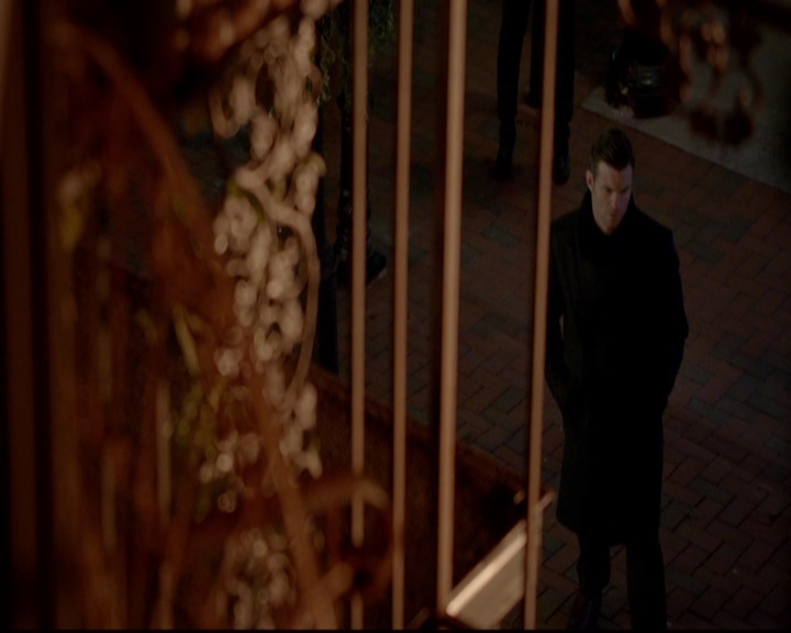 VampireDiariesWorld-dot-nl_TheOriginals_3x12DeadAngels1617.jpg