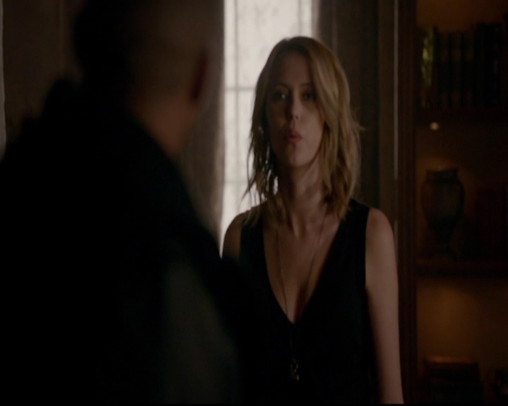 VampireDiariesWorld-dot-nl_TheOriginals_3x13HeartShapedBox0062.jpg