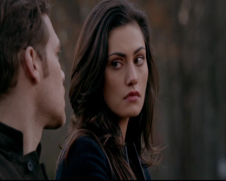 VampireDiariesWorld-dot-nl_TheOriginals_3x13HeartShapedBox0388.jpg