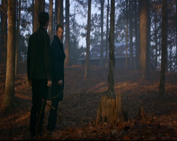 VampireDiariesWorld-dot-nl_TheOriginals_3x13HeartShapedBox0649.jpg