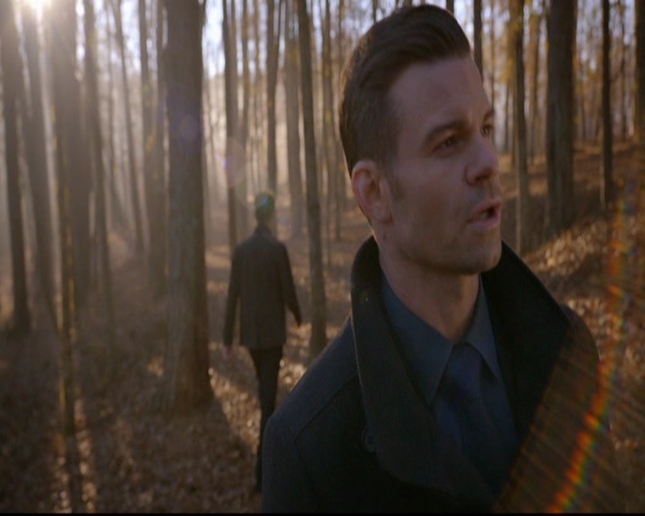 VampireDiariesWorld-dot-nl_TheOriginals_3x13HeartShapedBox0662.jpg