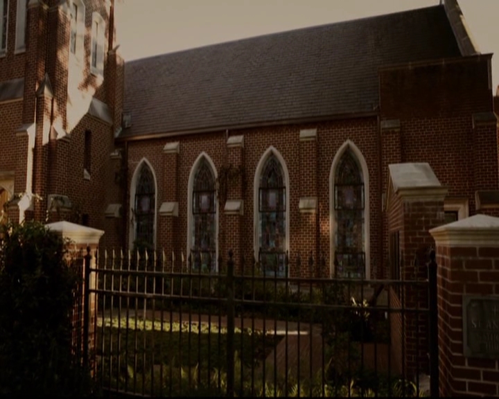 VampireDiariesWorld-dot-nl_TheOriginals_3x13HeartShapedBox0871.jpg