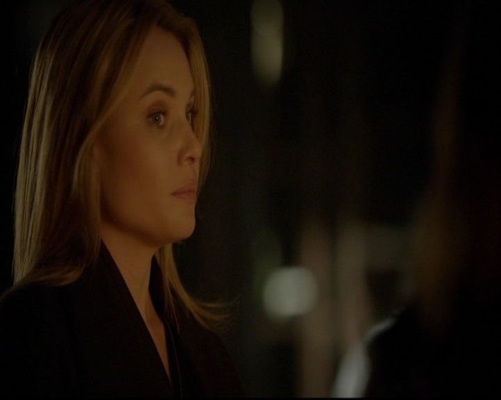 VampireDiariesWorld-dot-nl_TheOriginals_3x13HeartShapedBox0913.jpg